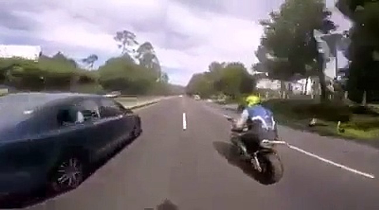 Coup de frein a main et voiture sur le toit.