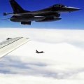 Deux avions de chasse F-16 escortent l'avion de l'équipe de foot portugaise ! Euro 2016