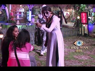 Bigg Boss 9 | Giselle Thakral Lashes Out At Rochelle, Calls Her 'Thali Ka Baingan'