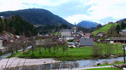 La place du village : Saint-Pierre d'Entremont
