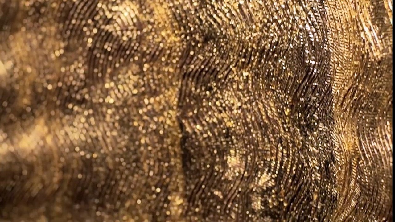 Un talent unique ! Grâce à un élément vivant, l'eau, cette artiste transforme ses sculptures en fontaines magiques.