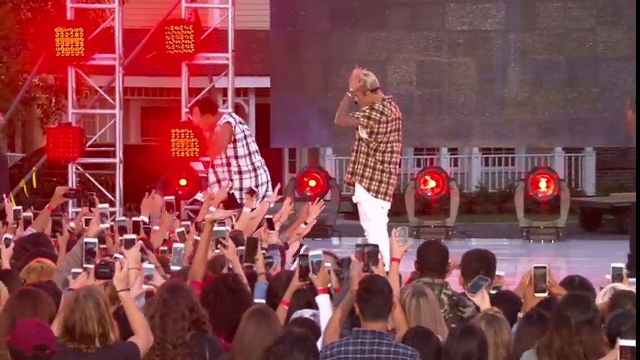Justin Bieber - What Do You Mean_ (Live From The Ellen Show)
