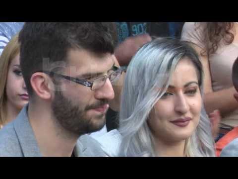 BASHA TAKOHET ME TË RINJTË E ELBASANIT