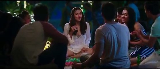 Alia Bhatt's Kissing Scene From kapoor & sons(2016)
