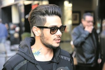 Rüzgar Erkoçlar, Plajların Tozunu Atıyor