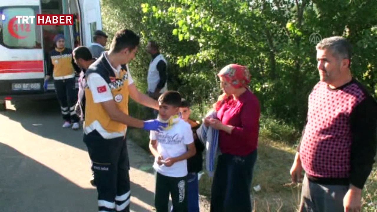 Düğüne gidenleri taşıyan minibüs devrildi: 11 yaralı