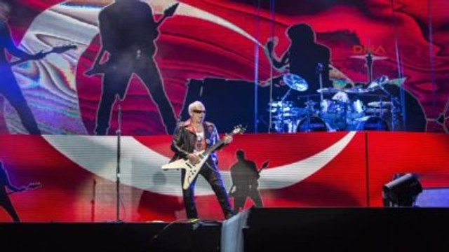 Scorpıons'ın Hayranları 50 Yıl Konseri İçin Uzun Kuyruklar Oluşturdu