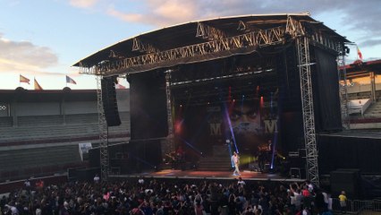 Black M interprète "Spectateur" en ouverture de son concert à Mont-de-Marsan