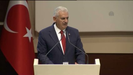 Başbakan Yıldırım: "Vatandaşlıkla İlgili Konuyu Maalesef Yerli Yersiz Tartışıyorlar"