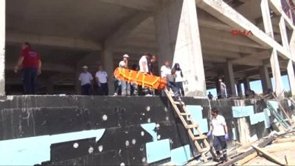 Adıyaman Avm İnşaatında Beton Dökülürken Kat Çöktü 5 İşçi Yaralandı