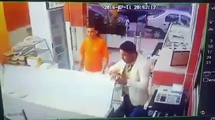 سرقة-محل-من-طرف-رجلين-بمدينة-تمارة - 10Youtube.com