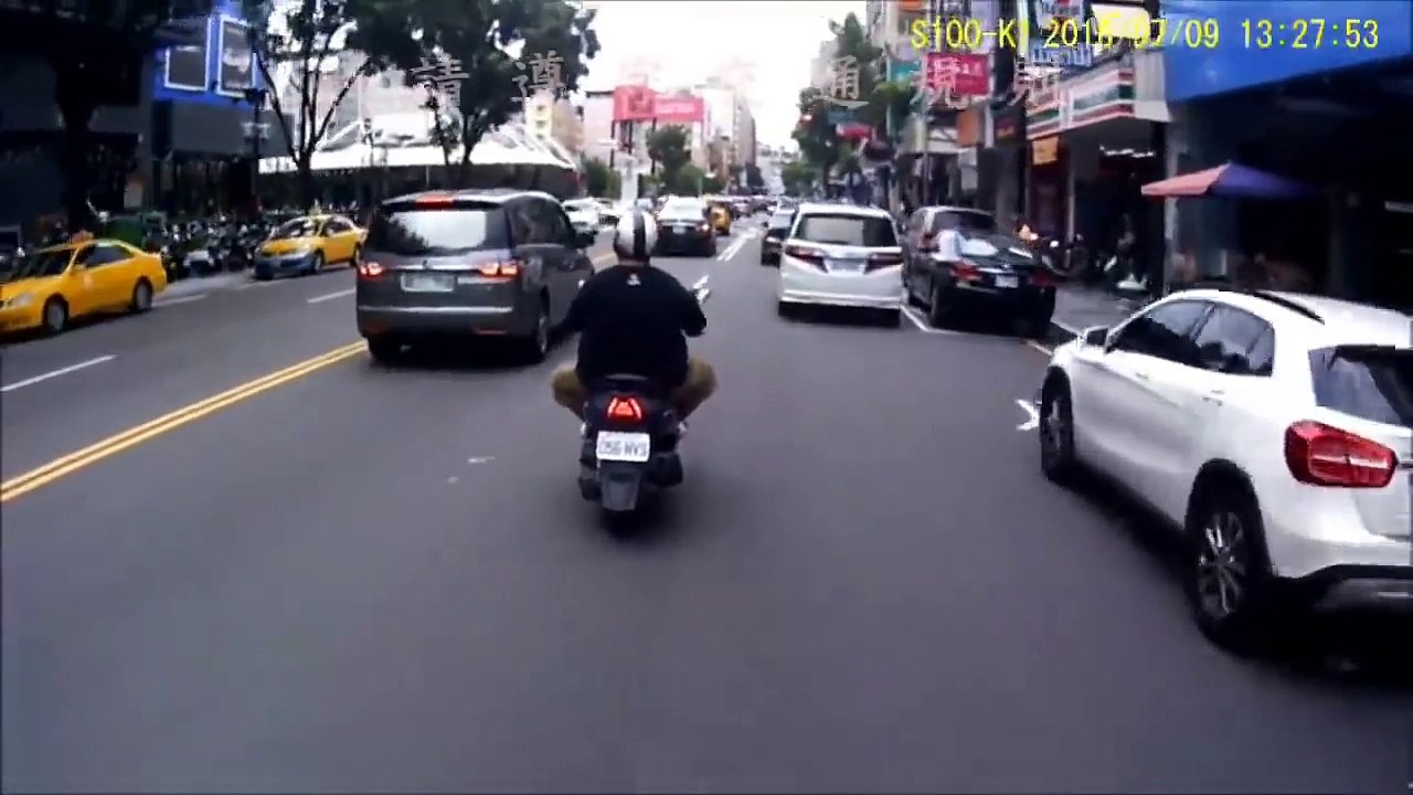 07-09 台中市南屯區大墩路和大墩十二街《》車禍糾紛 連續車禍