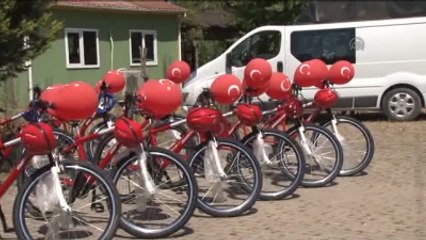 Polis Çocuklarına Moral İçin Bisiklet Hediye Edildi