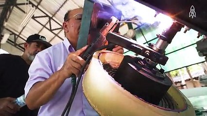 Une éléphante capable de remarcher grâce à une prothèse