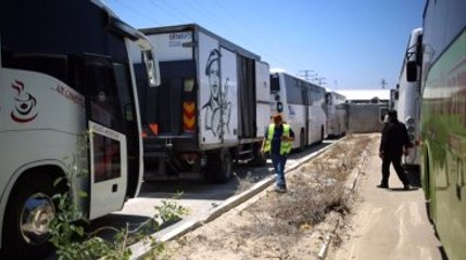 İsrail'den Bir İlk! Araçların Geçişine İzin Verildi