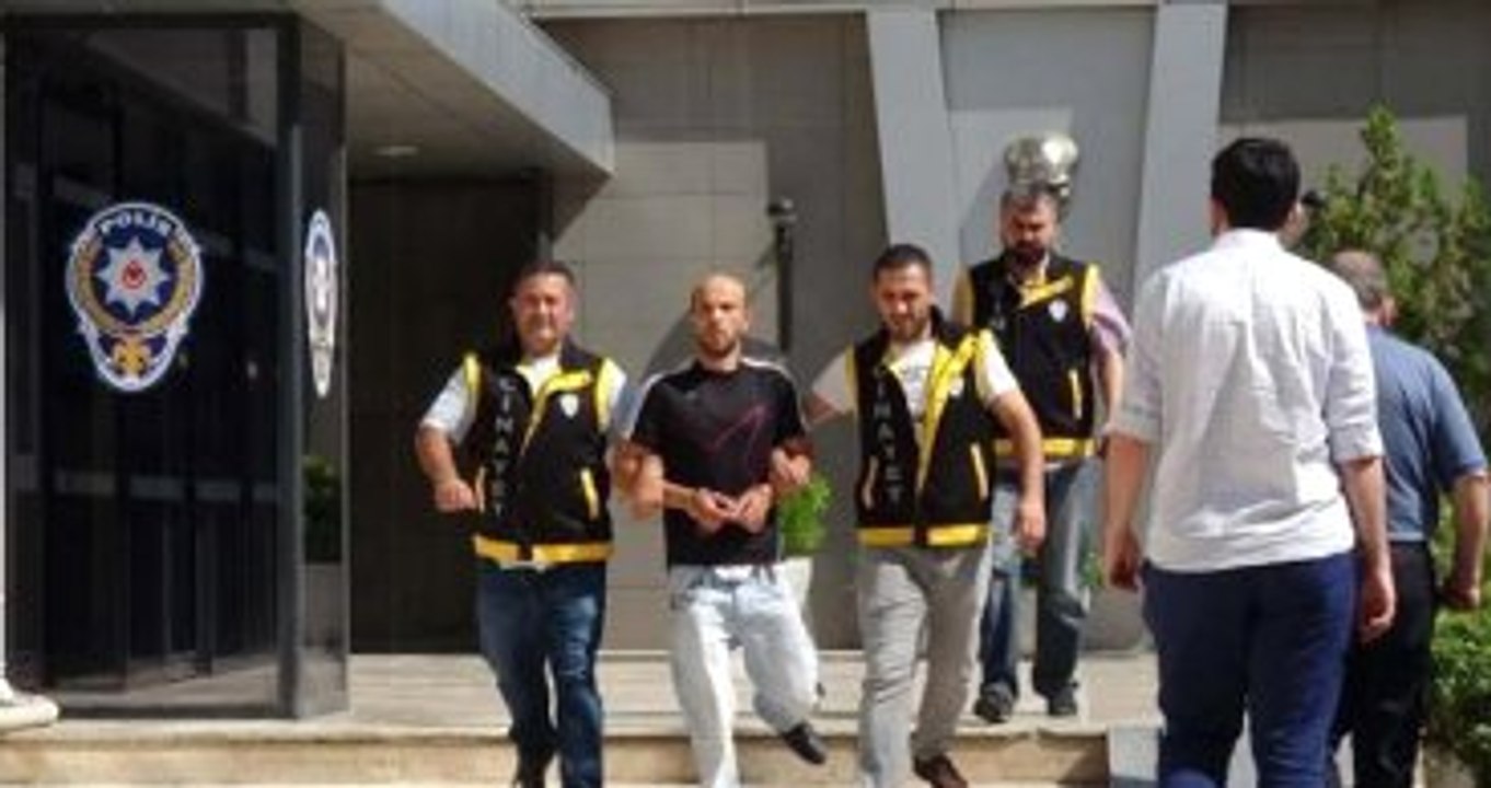 Karısına Laf Atıldığını Öğrenince Çay Bahçesine Gidip Pompalıyla Ateş Etti