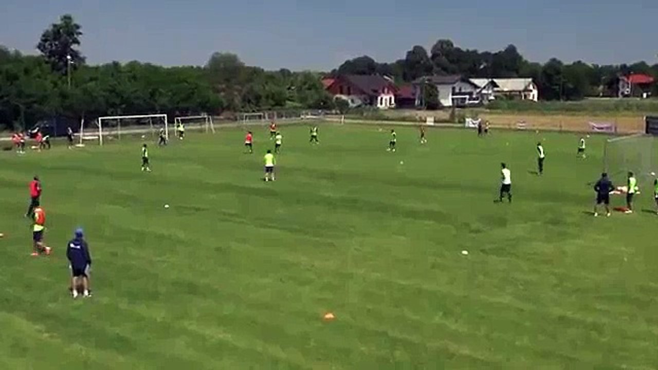 51 yaşındaki Hagi'nin Viitorul idmanında attığı mükemmel gol izle