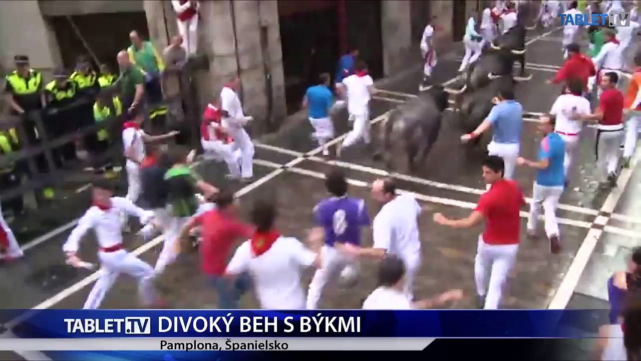 Pri tradičnom behu v Pamplone nabral býk na rohy Američana