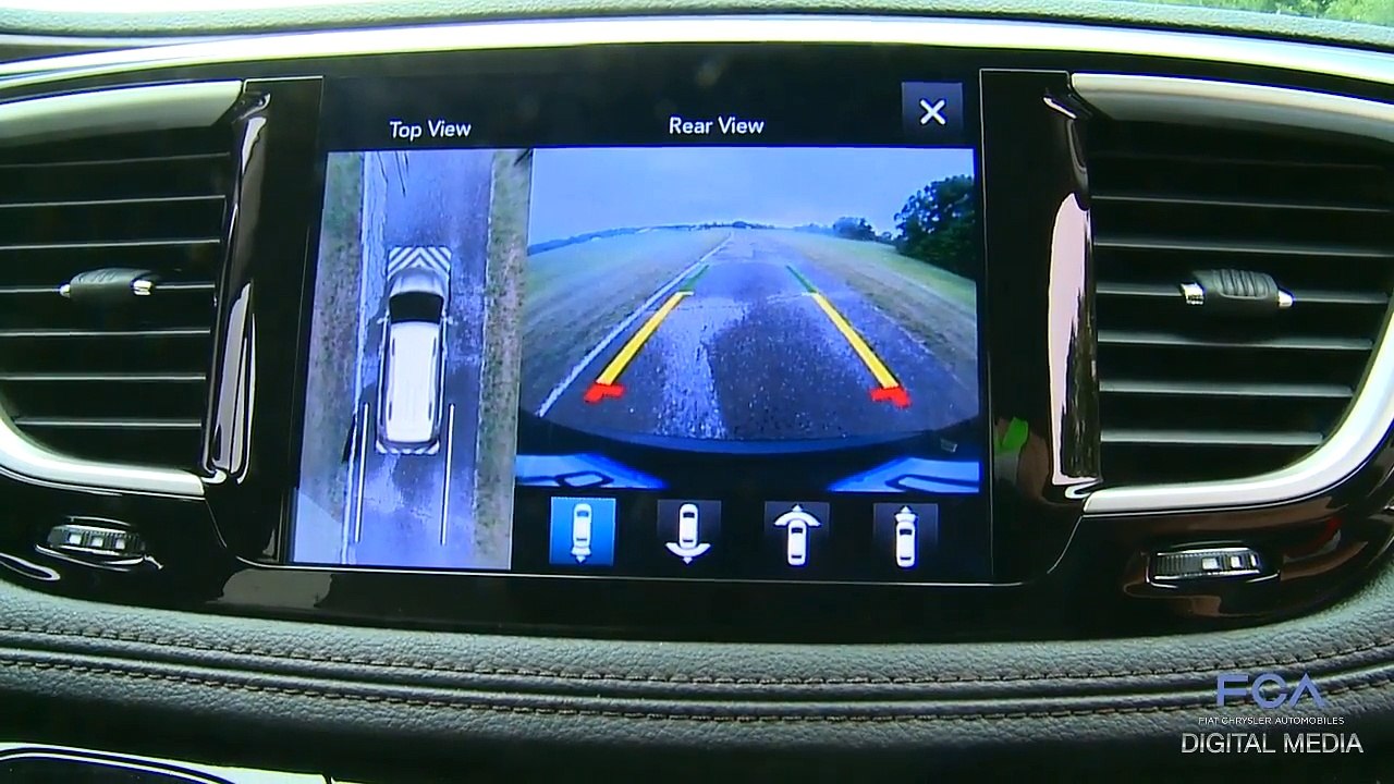 2017 Chrysler Pacifica Features with Jessica LaFond