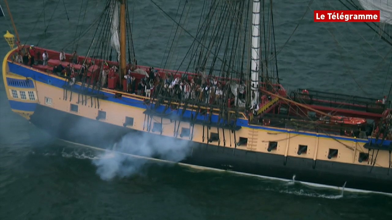 Brest 2016. Echanges de coups de canons entre l'Hermione et la Préfecture maritime