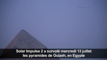 L'avion solaire Solar Impulse 2 survole les pyramides égyptiennes
