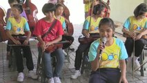 Música para empoderar a niños ciegos tailandeses