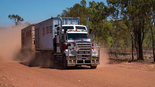 [ Autres Rediffusion - RMC Découverte ] Les routes de l'enfer Australie : Invasion de crocodiles !