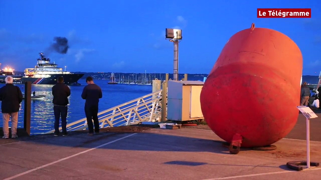 Brest 2016. La grande parade du premier soir : féerie au port