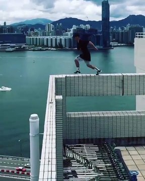 Dingue il saute entre deux immeubles de 25 étages !