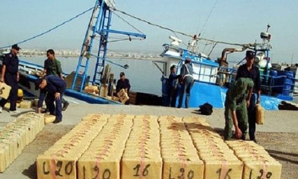 البحرية الملكية تحجز 12 طنا من المخدرات على متن قارب بالناظور وتوقيف مهربين من بينهم هولندي