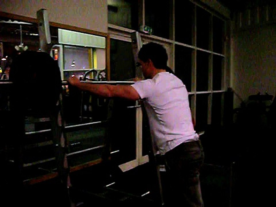 Paul Amos 140kg Squat x 22 reps