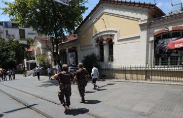 Fransa Konsolosluğu Kapattı, Özel Harekat İstiklal Caddesi'ne İndi