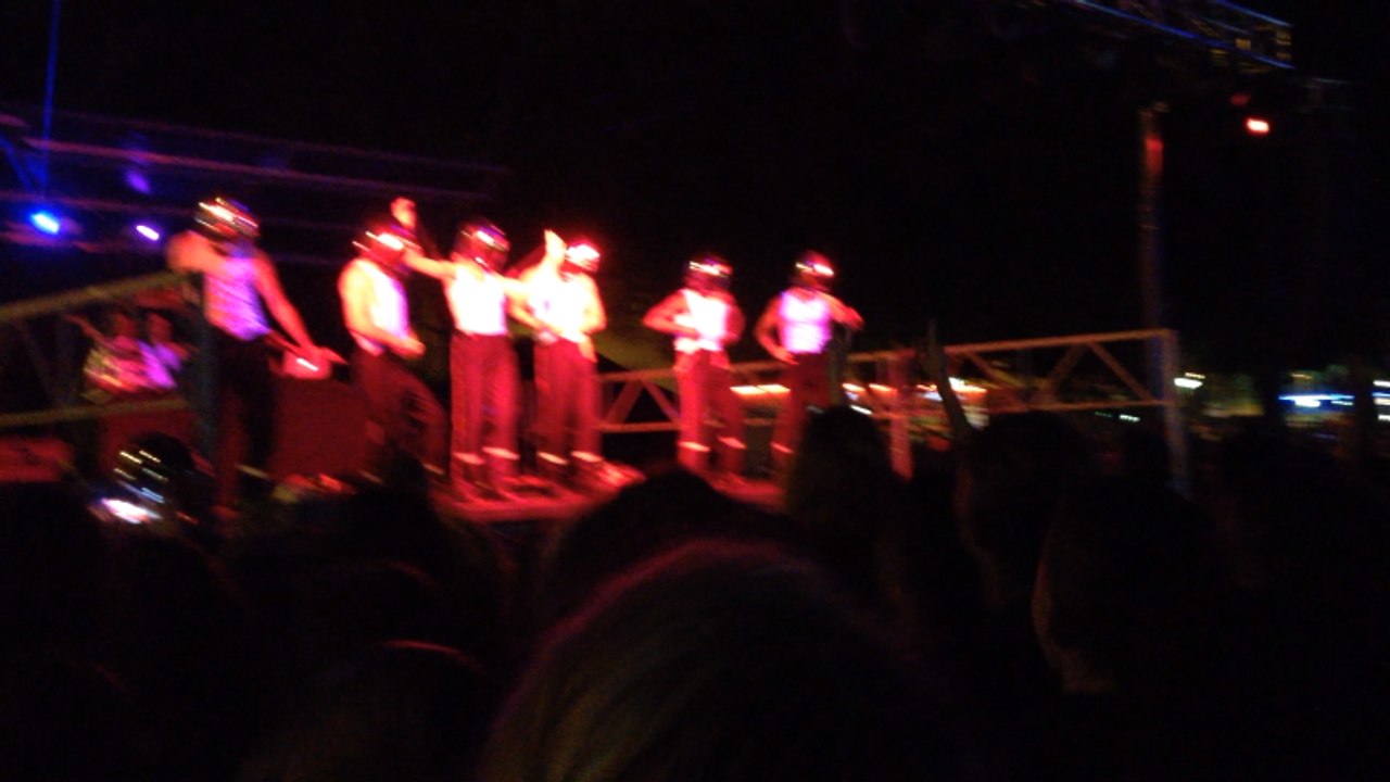 Le strip-tease des pompiers au bal