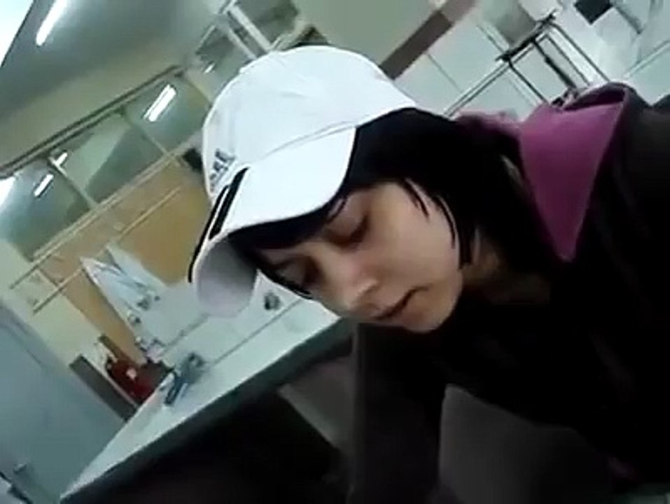 Sevdana gönül verdim, düşürdün beni dillere