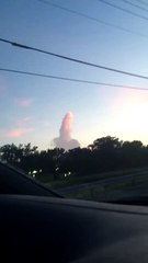 Ce nuage en forme de bite fait bien rire les filles