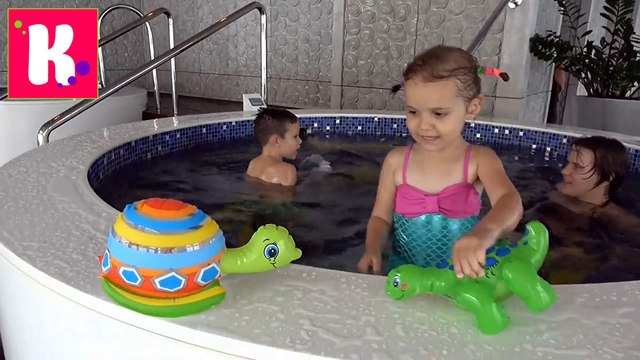 В бассейне на 119 этаже ПОЗОР в Мак Дональдс и колесо обозрения Гонконг Секретная жизнь животных на канале Мисс Катя