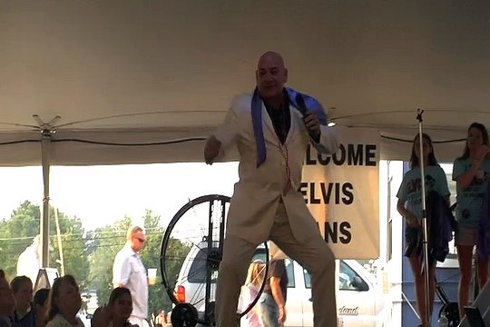 Ricky O'Boyd sings 'Burning Love' Elvis Week 2010