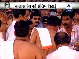 Mortal remains of Thackeray consigned to flames with state honours