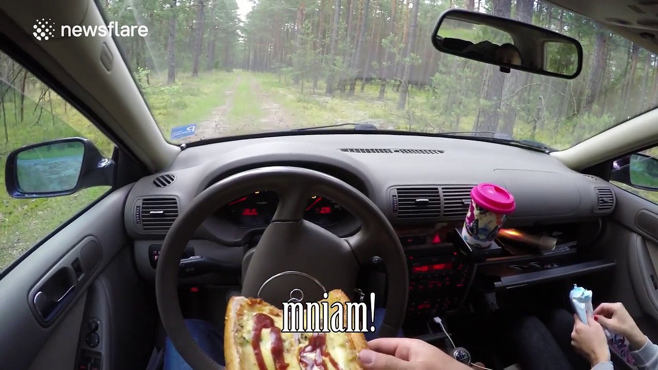 Girl, 4, goes paragliding in Poland