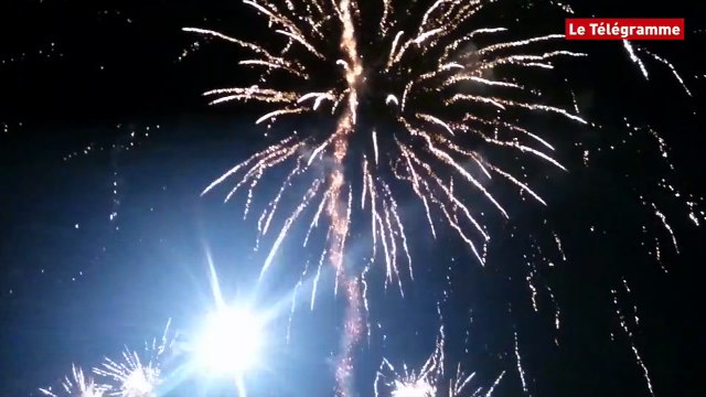 Perros-Guirec. La foule pour le feu d'artifice