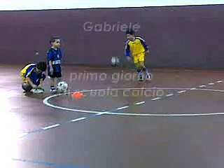 Gabriele 10 - BABY FENOMENO a 4 anni - Il 1° giorno di scuola calcio