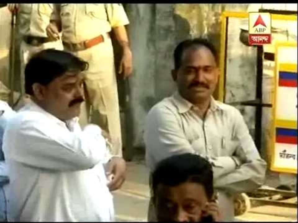 bal thakre death crowd crying