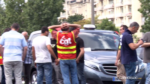 Le témoignage des taxis manifestant porte Maillot à Paris