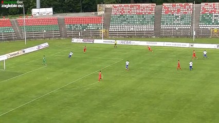 Voici un des plus beaux csc de l'histoire du foot