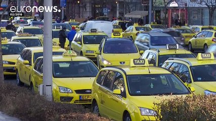 Tải video: Uber chiude i battenti in Ungheria