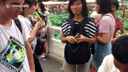 Skilled Beijing street vendor makes toffee mouse