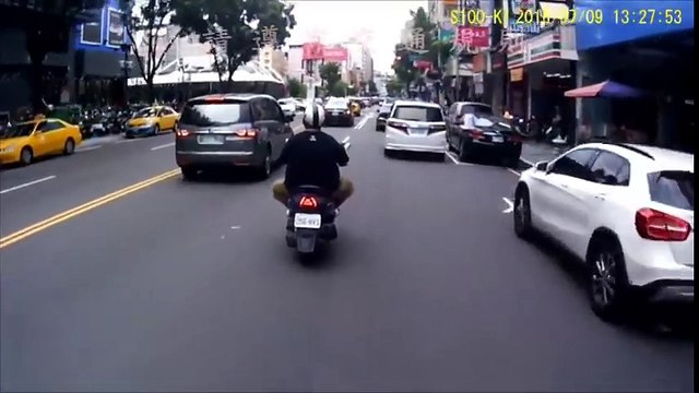 Quando alguém faz merd@ e tenta amenizar os danos mas acaba por piorar as coisas...