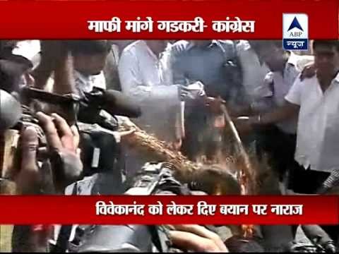 Congress activists burn effigy of Nitin Gadkari