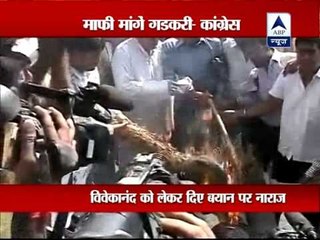 Congress activists burn effigy of Nitin Gadkari