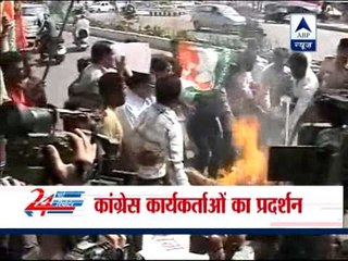 Congress activists burn Nitin Gadkari's effigy in Bhopal